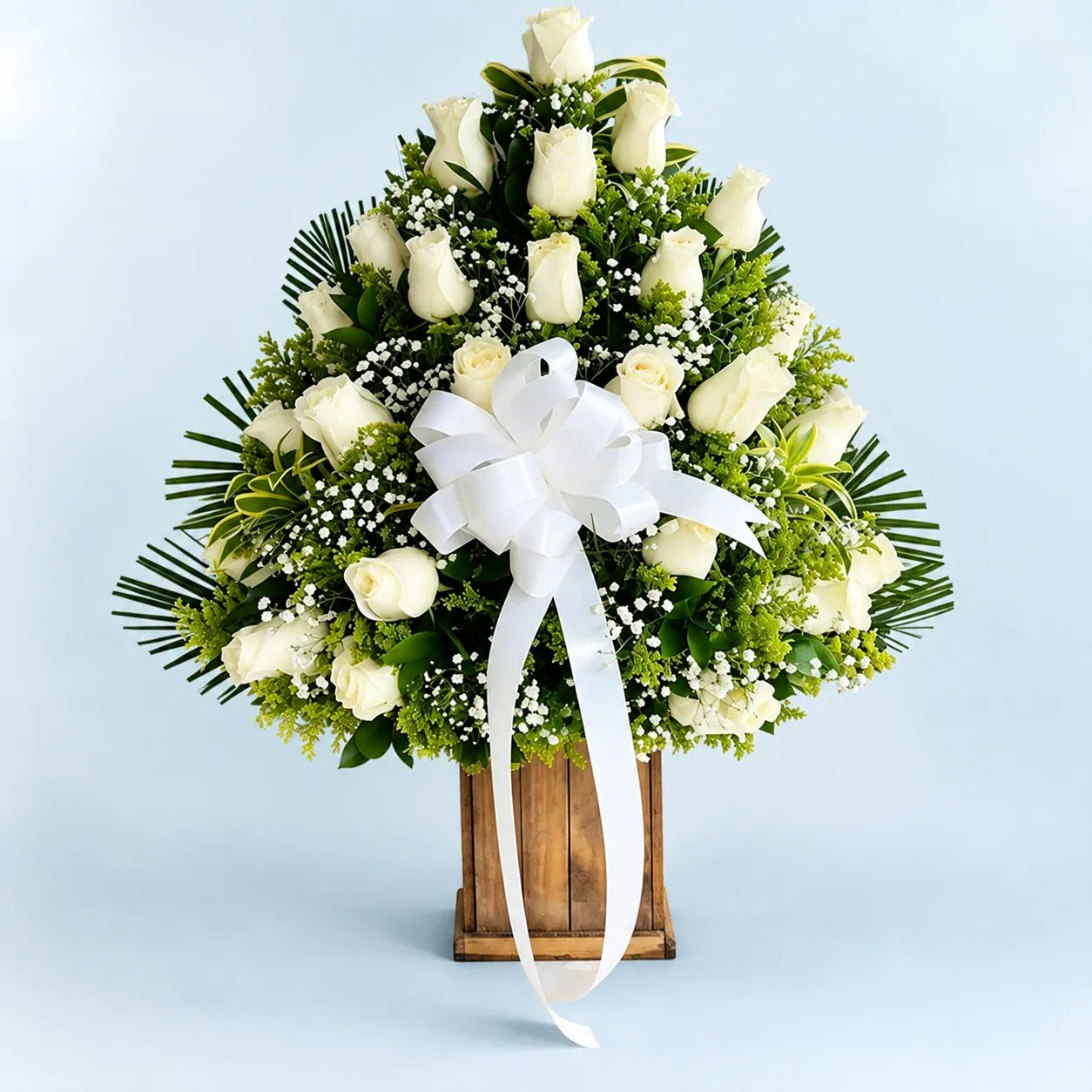 Arreglo Fúnebre de Rosas Blancas en Base de Madera - Floristería Leonela TT Valledupar